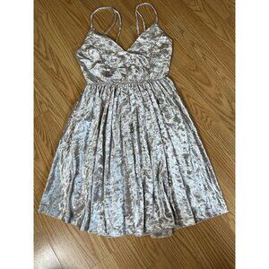 Romeo & Juliet S Crushed Velvet V-Neck Spaghetti‎ Mini Strap Dress Stone Taupe
